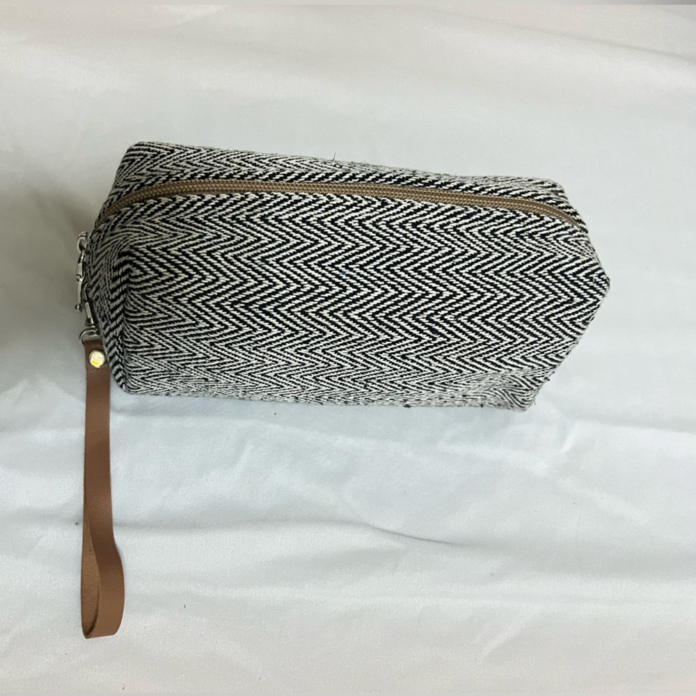 Pouch. Hand made from Nepal handicraft.